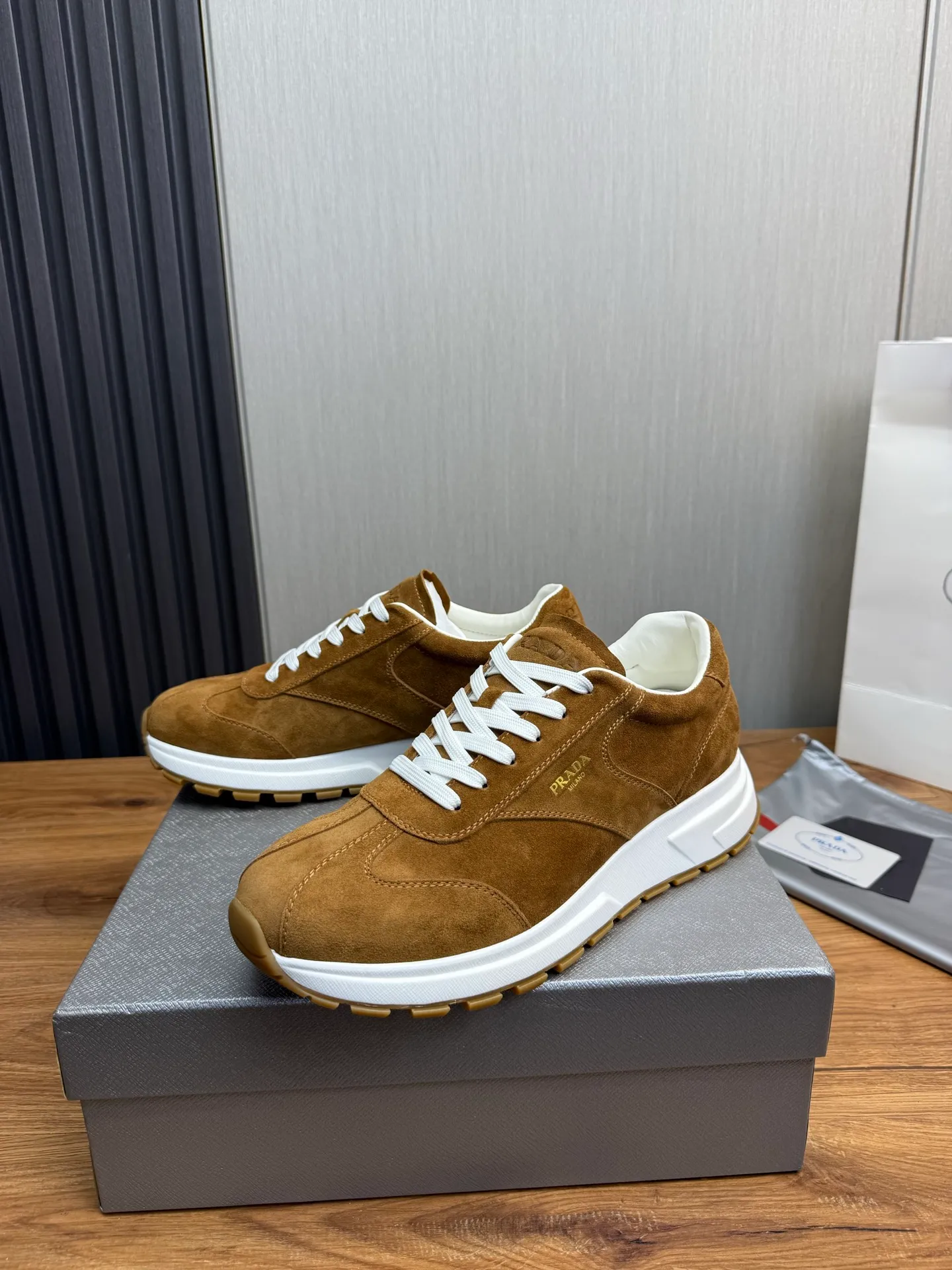 Men's shoes 💰580💰 [PRADA] Hot-selling men's shoes shipped 👏Official website synchronized ⬆️ Original cowhide fabric + cowhide lining, cowhide feet 🐮 1:1 shipment ✔️Original original sole, 38-45 (45. Customized, non-refundable)